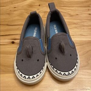 Old Navy Kids Shark Slip-On Shoes - Gray